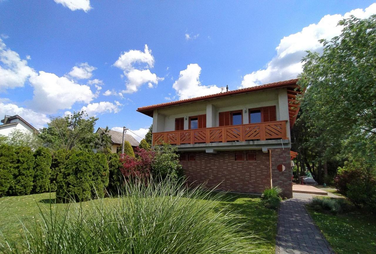 Lilla Villa Siofok Exterior photo